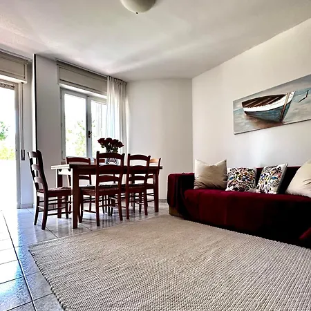 Golden Sunset Apartment *
